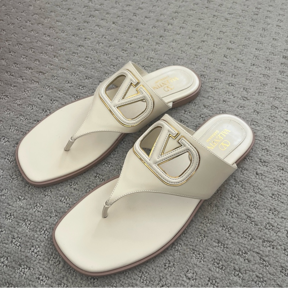 Valentino Garavani Ivory Sandals with Gold Logo - Picture 4 of 10